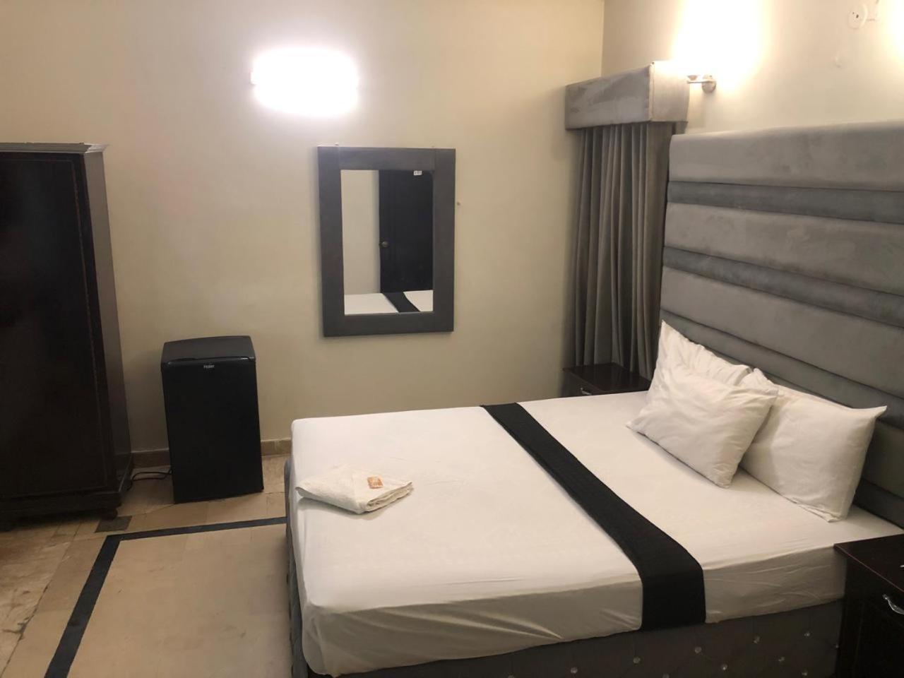 Hotel Royal Grand Lahore Ngoại thất bức ảnh