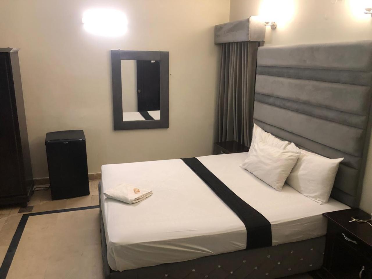 Hotel Royal Grand Lahore Ngoại thất bức ảnh